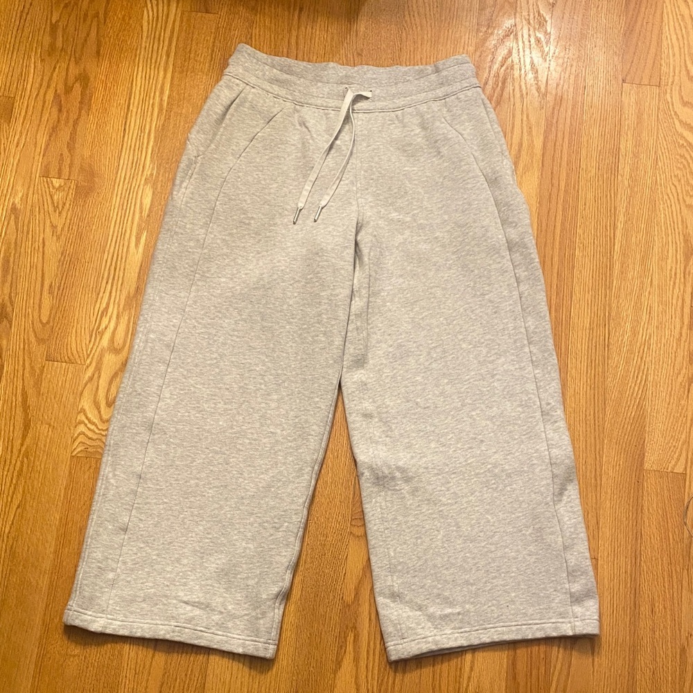 lululemon athletica women’s PETITE length Light Gray Wide-Leg Pull-On Sweatpants